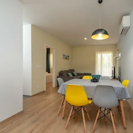 Tina In Beautiful Apartmán *