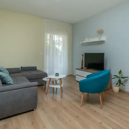 Tina In Beautiful Apartmán *